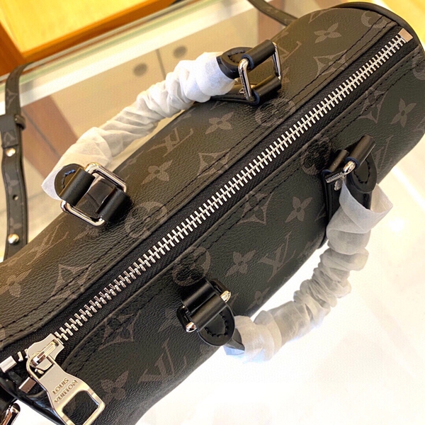 ルイヴィトンバッグ角部分ディテール